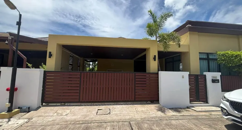 Casa en alquiler de 3 habitaciones en Bang Saray, Pattaya