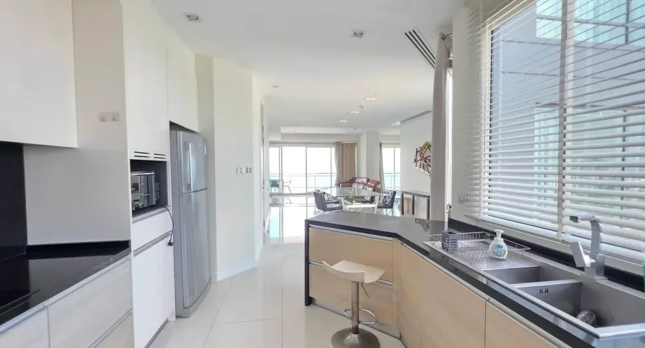 For rent 3 bedrooms condo in Jomtien, Pattaya
