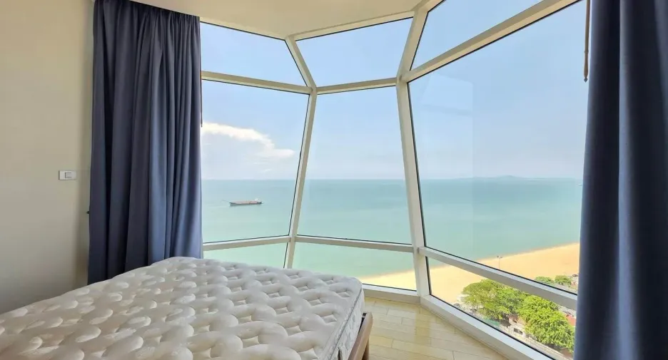 For rent 3 bedrooms condo in Jomtien, Pattaya