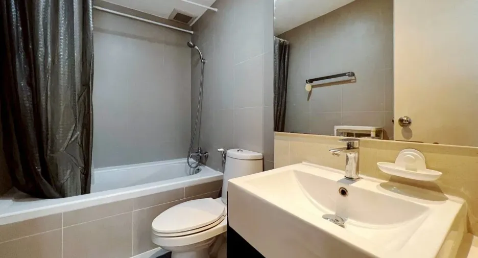 For rent 1 bed condo in Khlong Toei, Bangkok