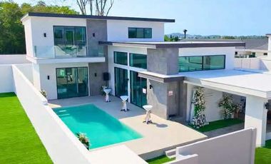For sale 3 bedrooms villa in Bang Lamung, Chonburi