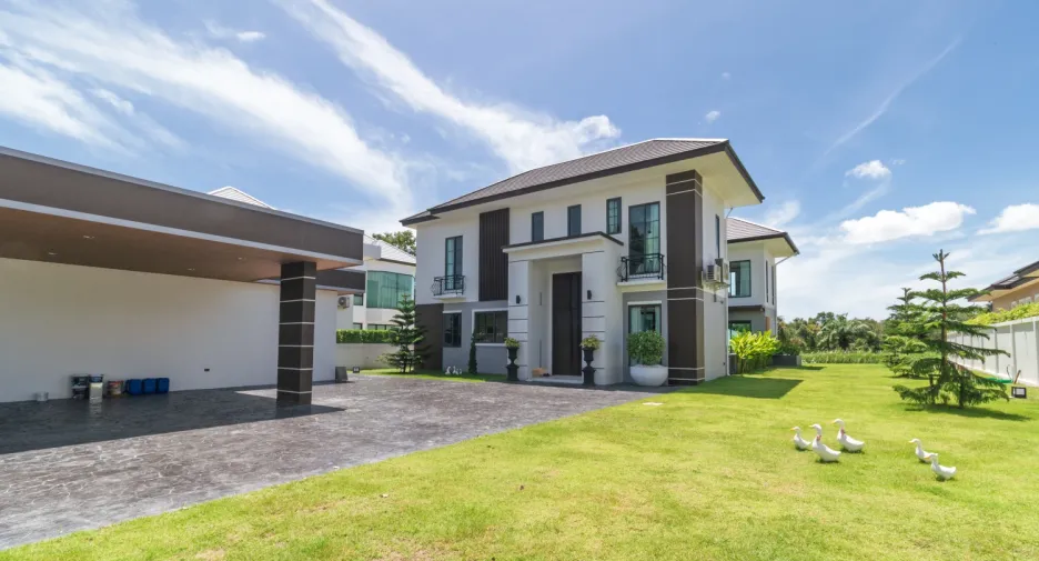 For sale 4 bedrooms villa in Bang Lamung, Chonburi