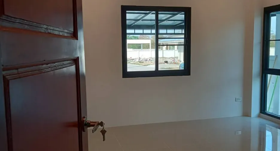 For sale 3 bedrooms house in Mueang Lamphun, Lamphun