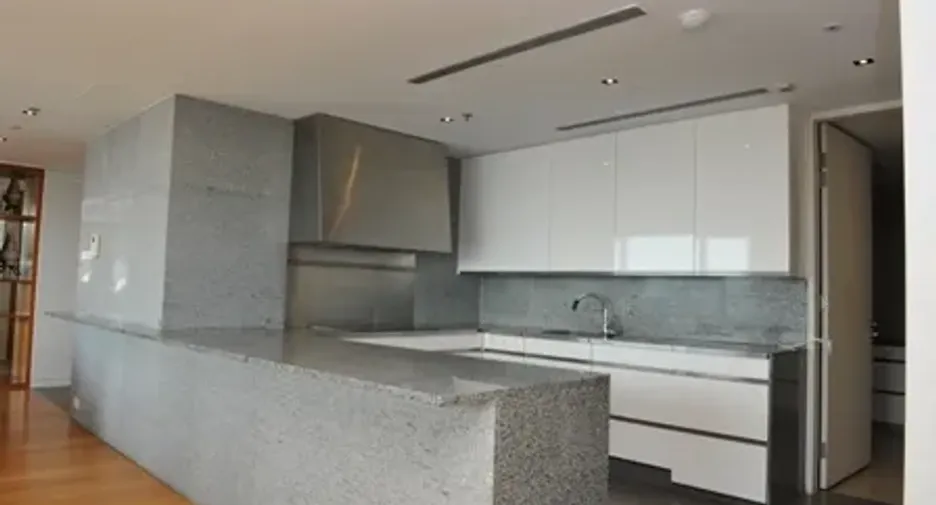 Wohnung zum Kauf und zur Miete mit 3 Zimmer in Sathon, Bangkok