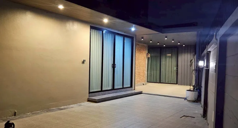 À vendre et à louer 3 chambres maison de ville à Mueang Samut Sakhon, Samut Sakhon