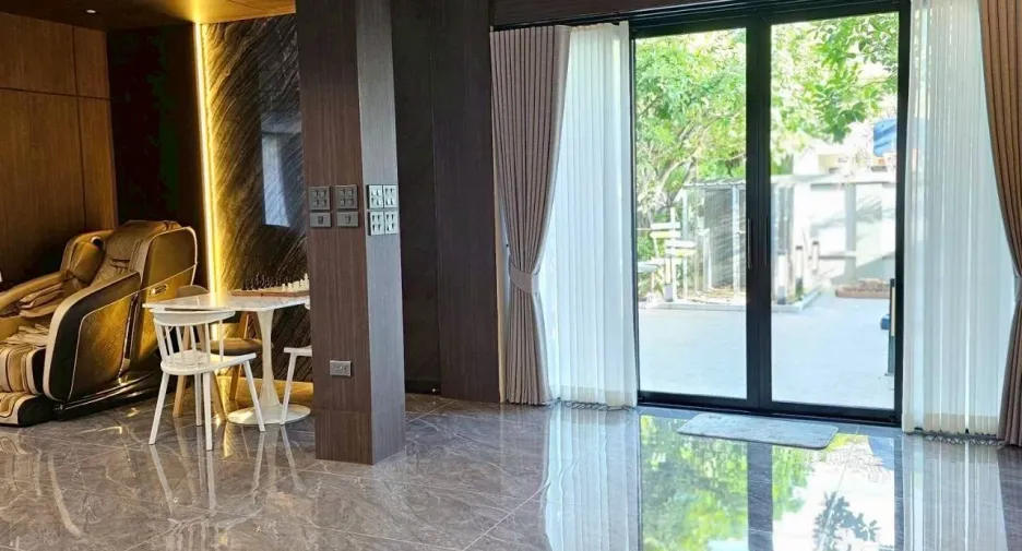 À vendre et à louer 3 chambres maison de ville à Mueang Samut Sakhon, Samut Sakhon