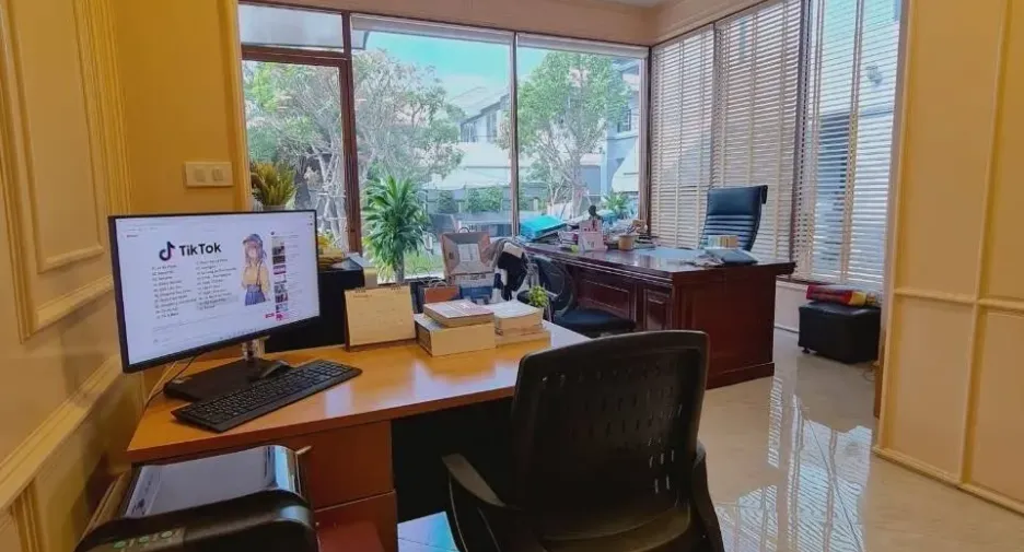 À vendre et à louer 3 chambres maison de ville à Mueang Samut Sakhon, Samut Sakhon