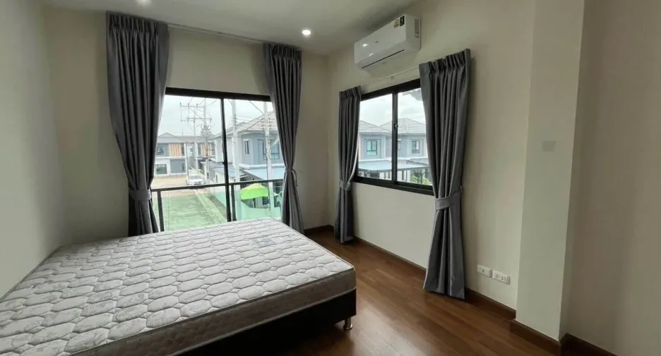 Haus zur Miete mit 4 Zimmer in Lam Luk Ka, Pathum Thani