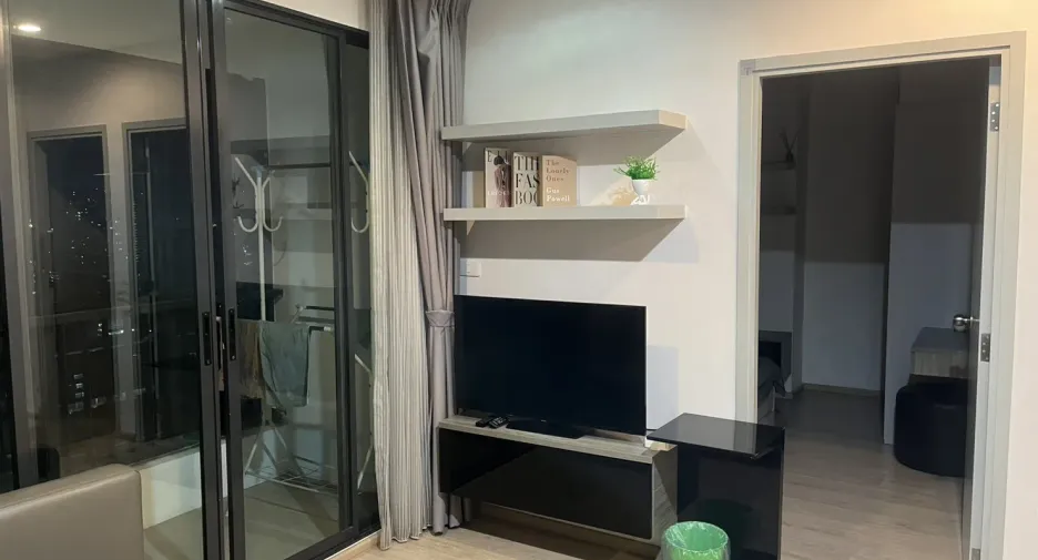 For rent 2 bedrooms condo in Thon Buri, Bangkok