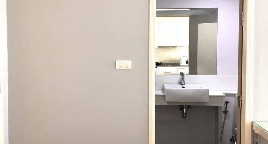 For rent 1 bed condo in Watthana, Bangkok