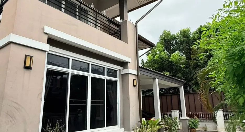 À louer 3 chambres maison à San Kamphaeng, Chiang Mai