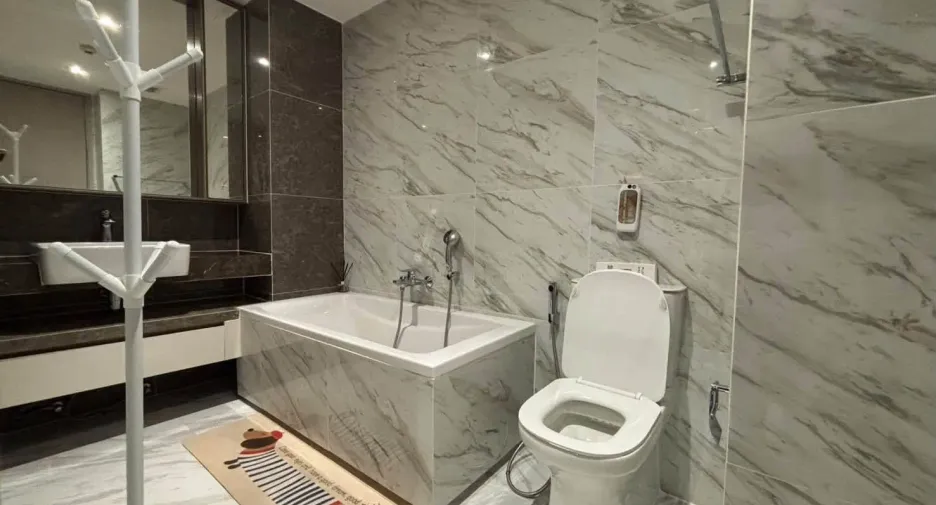For rent 1 bed condo in Khlong Toei, Bangkok