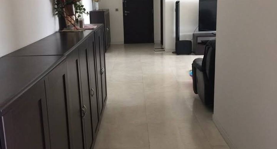 For rent 3 bedrooms condo in Watthana, Bangkok