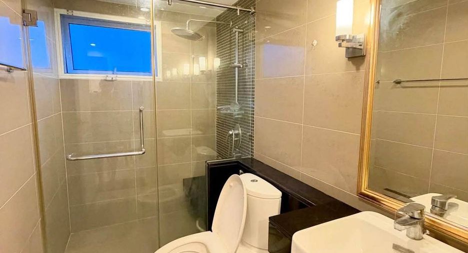 For rent 2 bedrooms condo in Huai Khwang, Bangkok