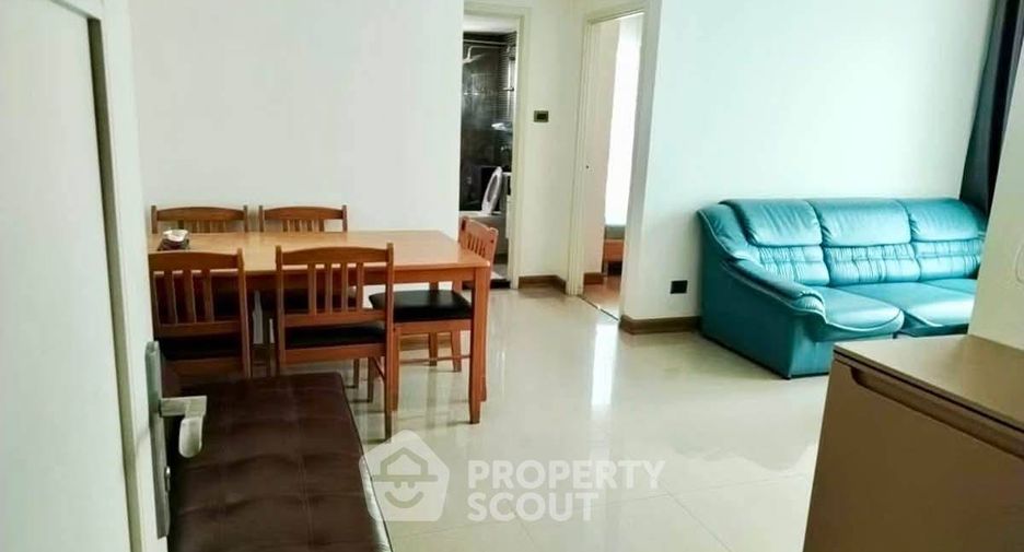 For rent 2 bedrooms condo in Huai Khwang, Bangkok