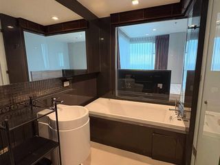 For rent and for sale 2 bedrooms condo in Phaya Thai, Bangkok