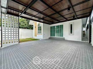 For sale 3 bedrooms house in Si Racha, Chonburi