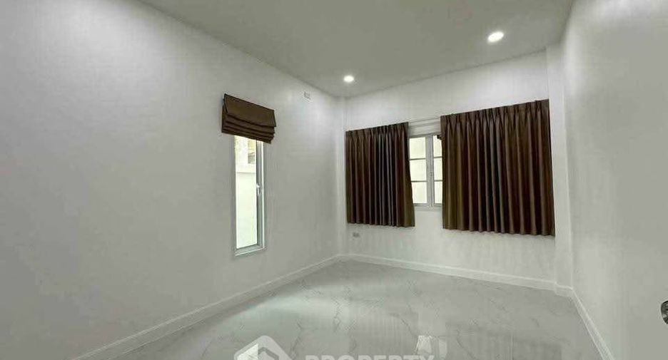 For sale 3 bedrooms house in Si Racha, Chonburi