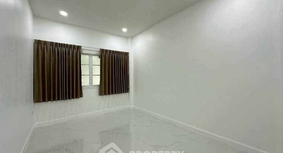 For sale 3 bedrooms house in Si Racha, Chonburi