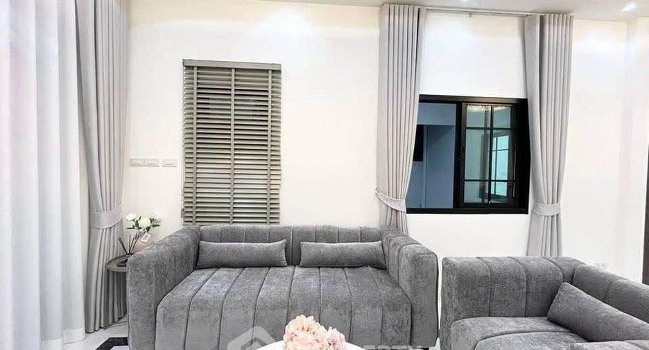 For sale 3 bedrooms house in Si Racha, Chonburi