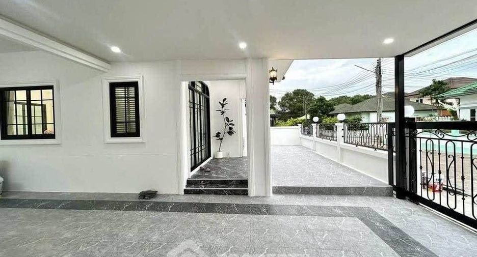 For sale 3 bedrooms house in Si Racha, Chonburi