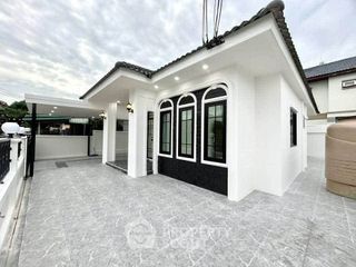 For sale 3 bedrooms house in Si Racha, Chonburi