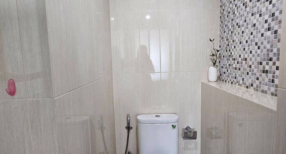 For rent and for sale 2 bedrooms condo in Huai Khwang, Bangkok