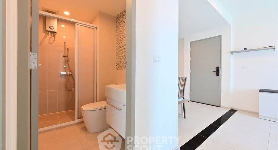 À vendre 2 chambres condo à Huai Khwang, Bangkok
