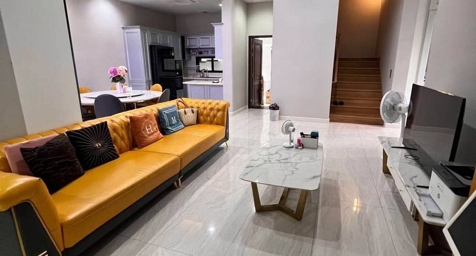 Haus zum Kauf mit 4 Zimmer in Lat Phrao, Bangkok
