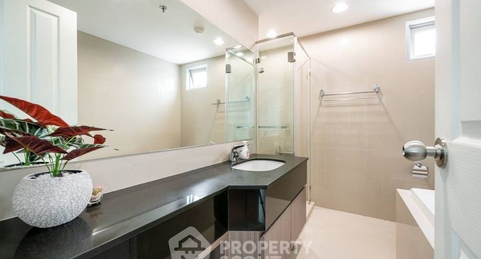 Condo en venta de 3 habitaciones en Huai Khwang, Bangkok