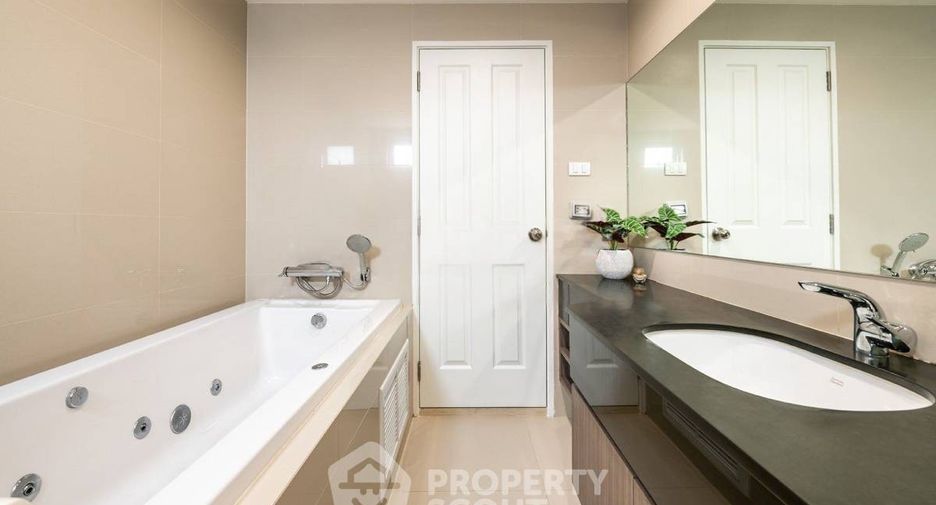 Condo en venta de 3 habitaciones en Huai Khwang, Bangkok
