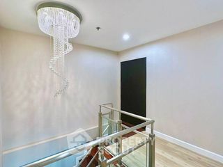 À vendre 3 chambres condo à Huai Khwang, Bangkok