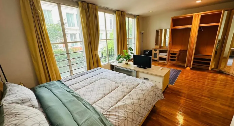 For rent 4 ベッドルーム townhouse in Watthana, Bangkok