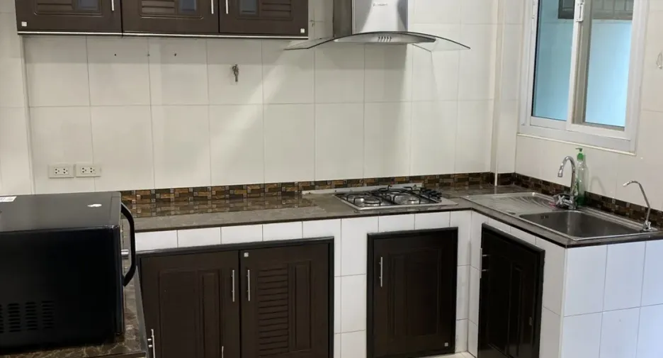 For rent 3 bedrooms townhouse in Khlong Toei, Bangkok