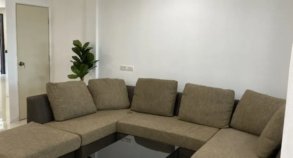 For rent 3 bedrooms townhouse in Khlong Toei, Bangkok