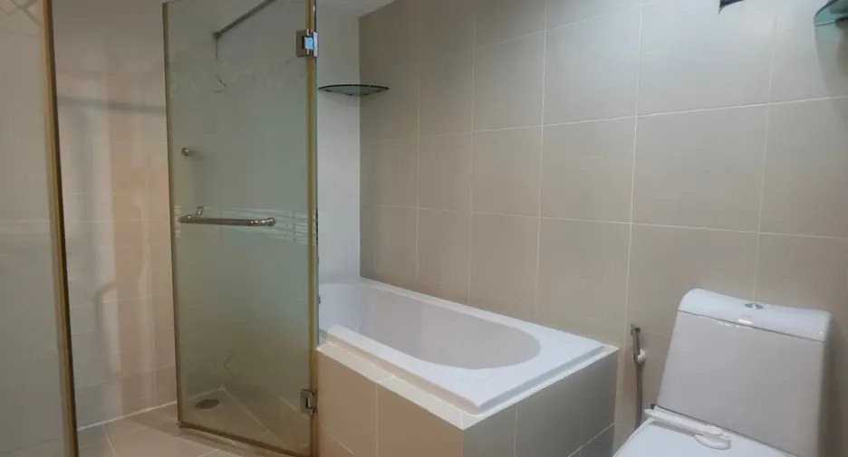 Wohnung zur Miete mit 2 Zimmer in Huai Khwang, Bangkok
