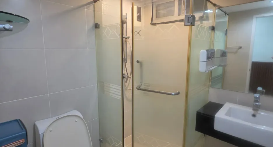 Wohnung zur Miete mit 2 Zimmer in Huai Khwang, Bangkok