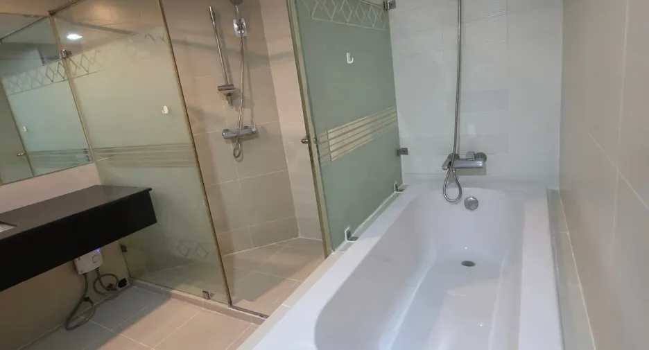 Wohnung zur Miete mit 2 Zimmer in Huai Khwang, Bangkok