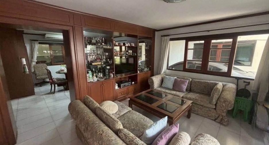 For sale 4 bedrooms house in Suan Luang, Bangkok