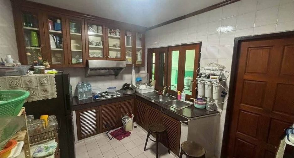 For sale 4 bedrooms house in Suan Luang, Bangkok