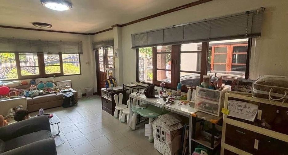 For sale 4 bedrooms house in Suan Luang, Bangkok