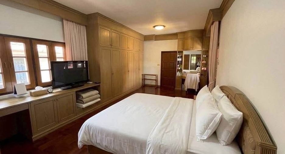 For sale 4 bedrooms house in Suan Luang, Bangkok