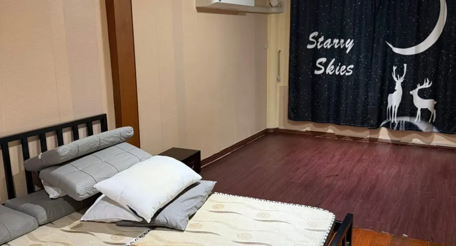 For rent 3 bedrooms townhouse in Huai Khwang, Bangkok