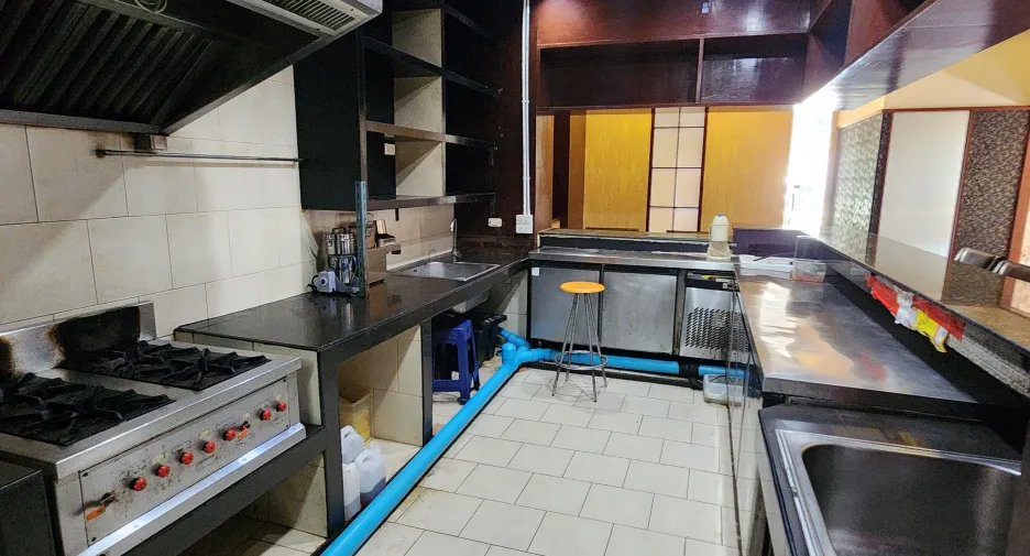 Gewerbefläche zur Miete mit 8 Zimmer in Watthana, Bangkok