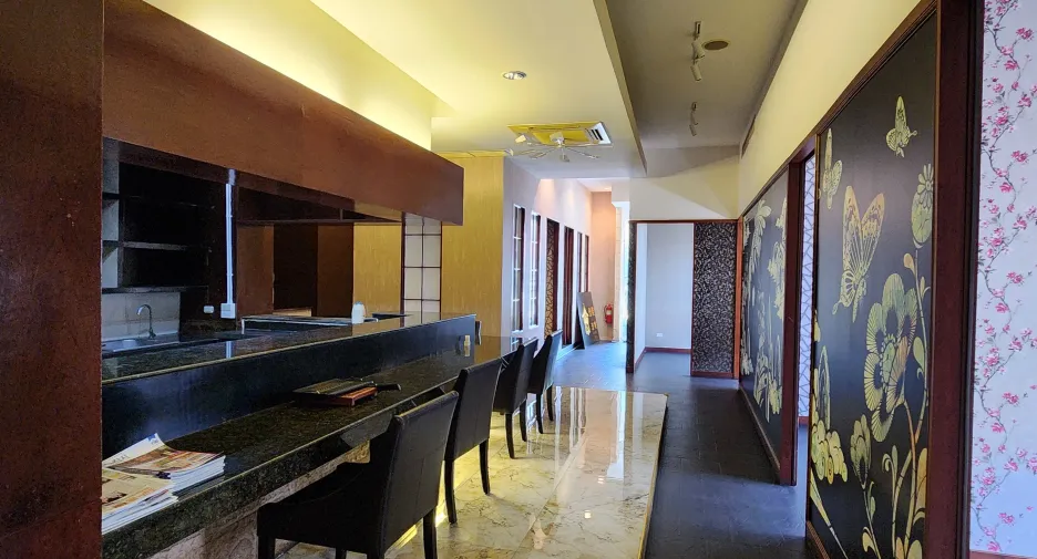 Gewerbefläche zur Miete mit 8 Zimmer in Watthana, Bangkok