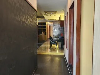 Gewerbefläche zur Miete mit 8 Zimmer in Watthana, Bangkok