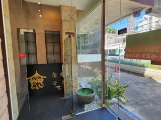 Gewerbefläche zur Miete mit 8 Zimmer in Watthana, Bangkok