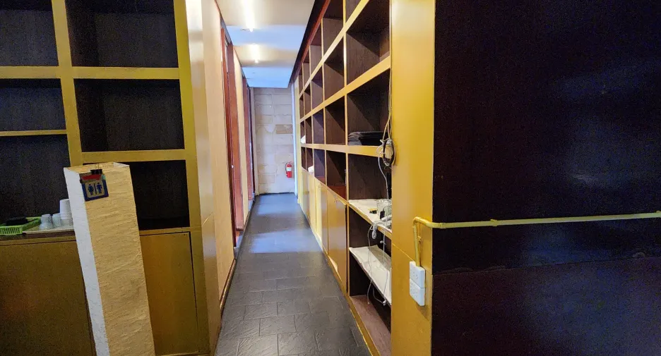 Gewerbefläche zur Miete mit 8 Zimmer in Watthana, Bangkok
