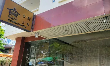 Gewerbefläche zur Miete mit 8 Zimmer in Watthana, Bangkok