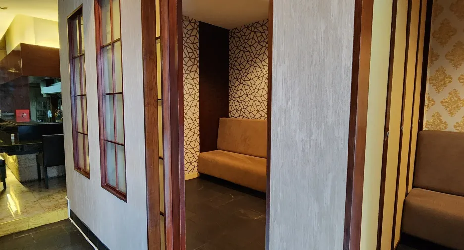 Gewerbefläche zur Miete mit 8 Zimmer in Watthana, Bangkok